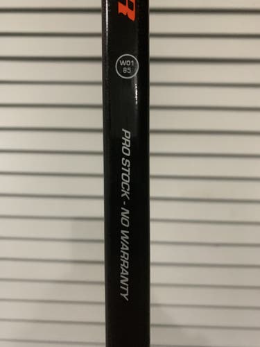 New Senior Warrior Right Handed Covert QRE Pro Hockey Stick Mid Pattern Pro Stock