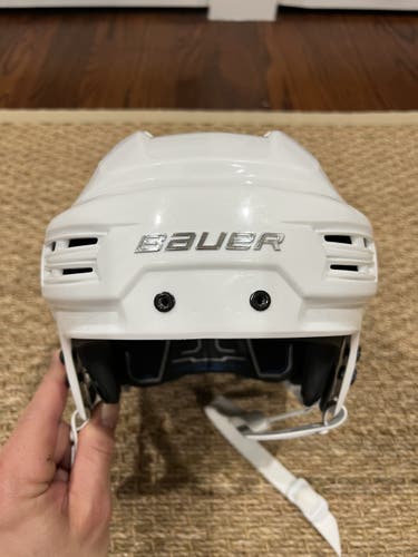 White Used Large Bauer  Re-Akt 200 Helmet