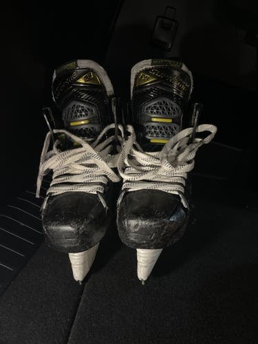Junior Bauer  Size 4.5 Supreme 2S Pro Hockey Skates