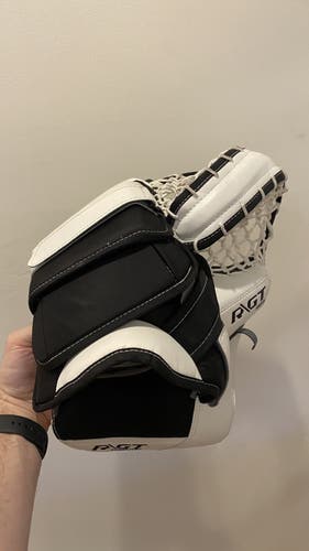 THIS MITT IS BUTTER - Warrior GT *barely used* Regular catch