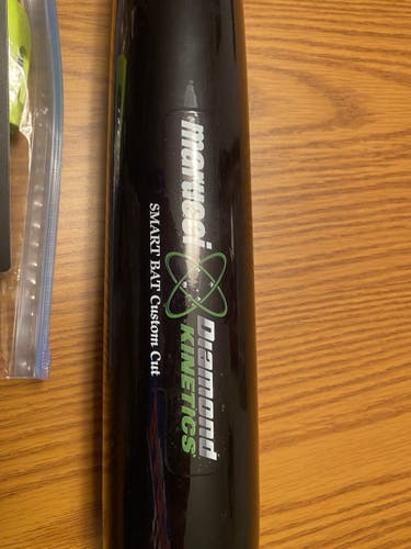 Used Marucci Diamond kinetics 32 inch smart bat  and accessory