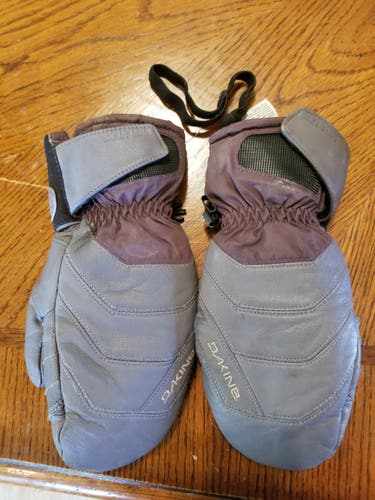 Gray Youth Unisex Used Small Dakine