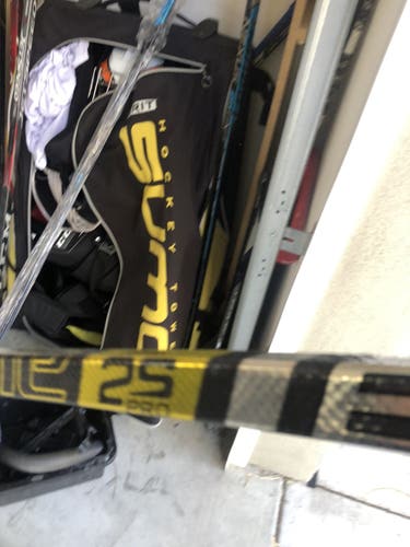 Used Left Hand Mid Pattern Pro Stock Supreme 2S Pro Hockey Stick