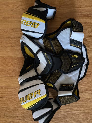 Used Junior Medium Bauer Supreme 190 Shoulder Pads