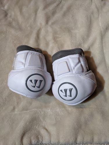 New Medium Warrior Burn Pro Elbow Pads