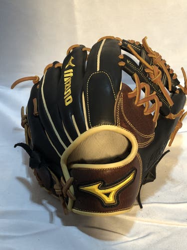 Mizuno Classic Pro Soft GCP 66S2 Glove 11.5”