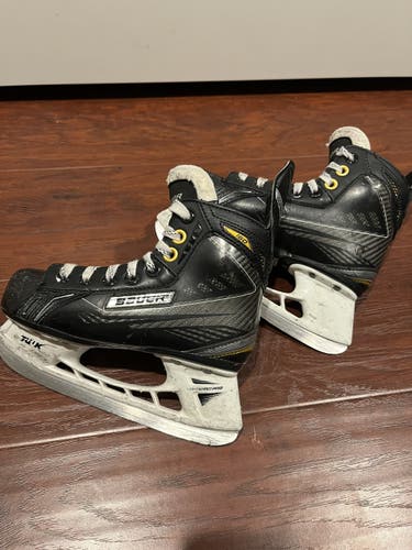 Bauer Supreme 160 Youth Size 13 Hockey Skates