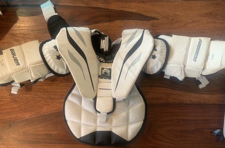 Used youth Small/med Bauer Prodigy Goalie Chest Protector