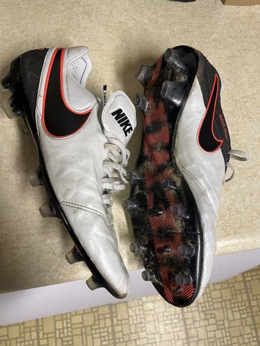White Used Size 11.5 (Women's 12.5) Nike Tiempo Legend VI Cleats