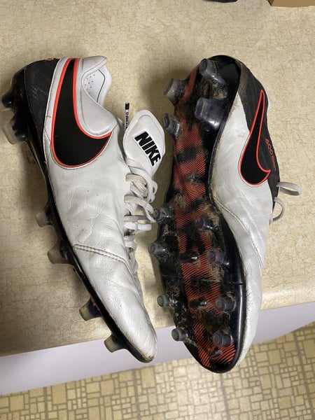 White Used Size 11.5 (Women's 12.5) Nike Tiempo Legend VI Cleats