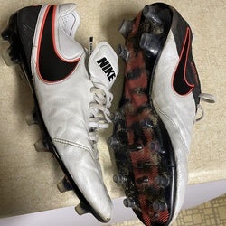 White Used Size 11.5 (Women's 12.5) Nike Tiempo Legend VI Cleats