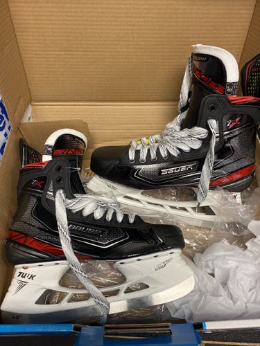Senior Bauer Regular Width  Size 9 Vapor 2X Hockey Skates