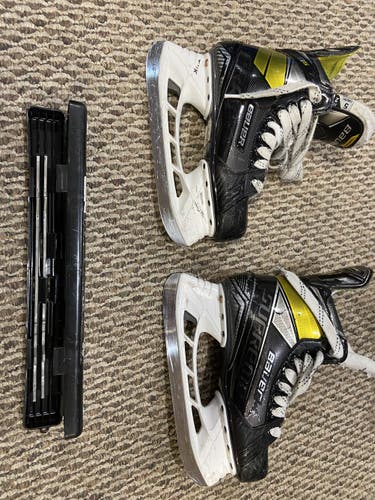 Junior Used Bauer Supreme 3S Hockey Skates Regular Width Size 5 Includes Extra Blades And Case