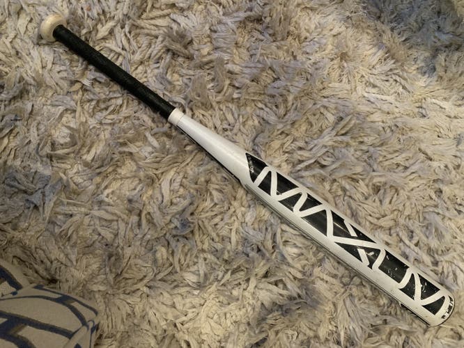 Used USSSA Certified Combat Composite Maxum Bat (-5) 26 oz 31"