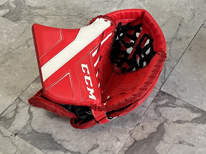CCM Axis Jr goalie catcher