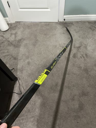 Senior Right Handed Mid Pattern  Super Tacks AS3 Pro Hockey Stick