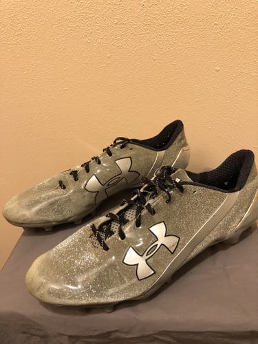 Silver Adult Used Men's Size 11 (Women's 12) Under Armour