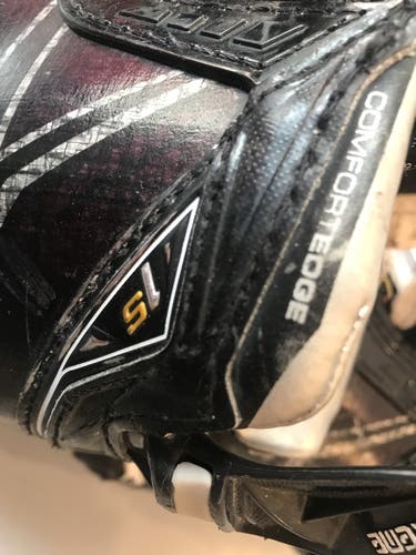 Junior Bauer Regular Width  Size 5.5 Supreme 1S Hockey Skates