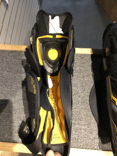 Senior Bauer  Supreme TotalOne MX3 Shin Pads