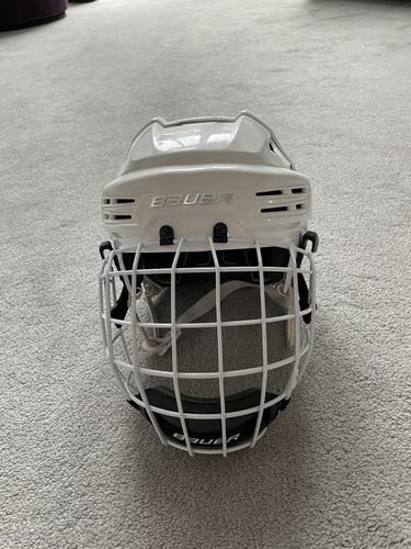 White New Medium Bauer Re-Akt 200 Helmet