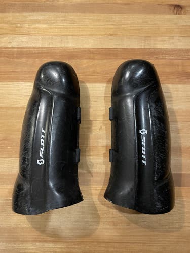 Scott Shin & Knee Guards