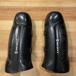 Scott Shin & Knee Guards