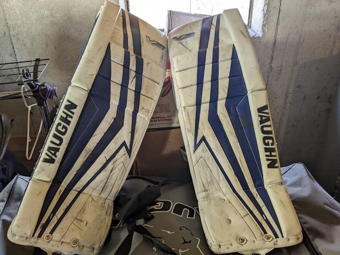 White w/Blue Used Junior 28 + 2" Vaughn Velocity V9 Goalie Leg Pads