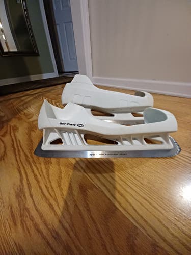 New Bauer Nike cowling size 11