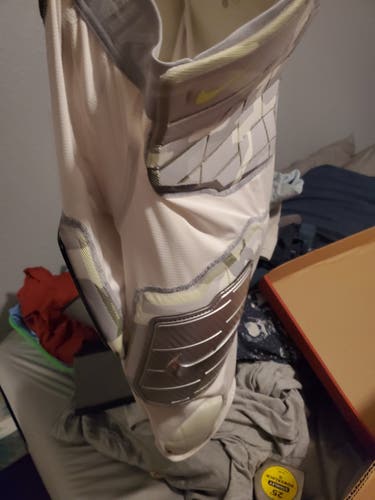 Used Large Nike nike pro combat