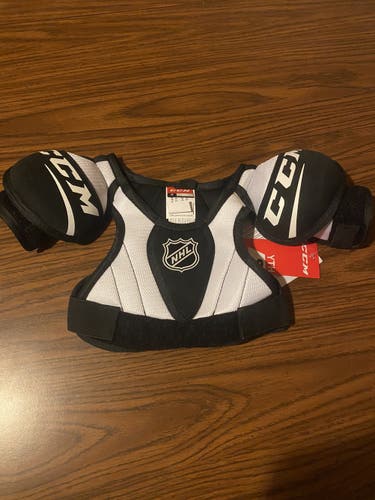 CCM Hockey 17k Youth Small Shoulder Pads New