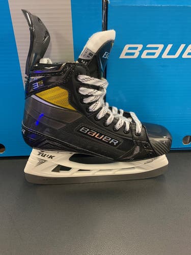 Senior New Bauer Supreme 3S Pro Hockey Skates Wide Width Size 8.5