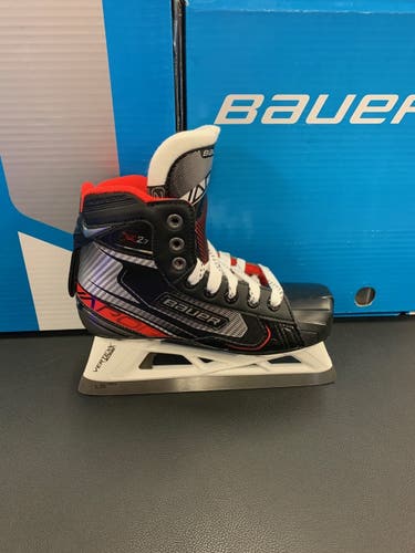 Junior New Bauer Vapor x2.7 Goalie Skates Regular Width Size 2.5