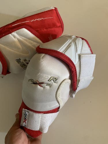 Used Medium Bauer Vapor APX2 Elbow Pads
