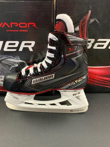Hockey Skates Senior New Bauer Vapor X2.7 Regular Width Size 9