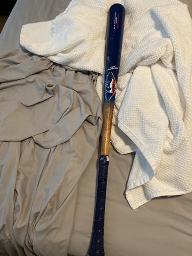 Used Wood (-3) 30 oz 33" Maple c271 Bat