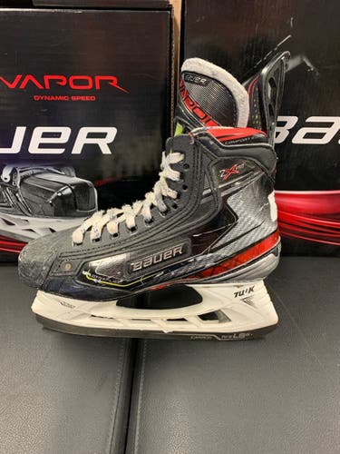 Hockey Skates Junior Used Bauer Vapor 2X Pro Regular Width Size 3.5