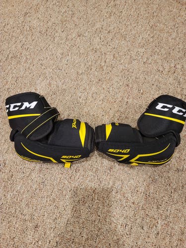 Elbow Pads Senior New Medium CCM Tacks 9040
