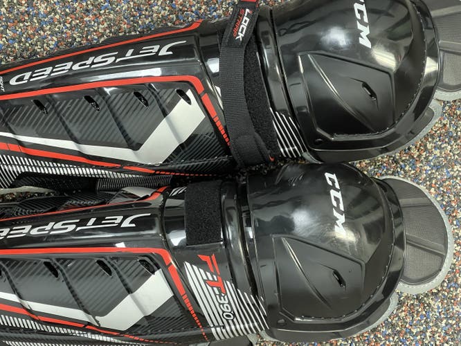 Senior CCM JetSpeed FT390 Shin Pads