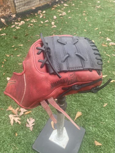 Nike Diamond Pro J  1125 Pitcher’s Glove