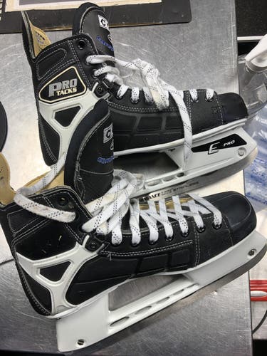 Senior CCM Regular Width  Size 9.5 Pro Tacks Hockey Skates