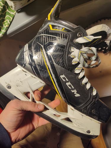 Hockey Skates Senior Used CCM Super Tacks AS1 Regular Width Size 9.5