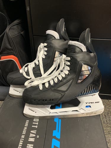 Senior True Regular Width Size 8 Pro Custom Hockey Skates