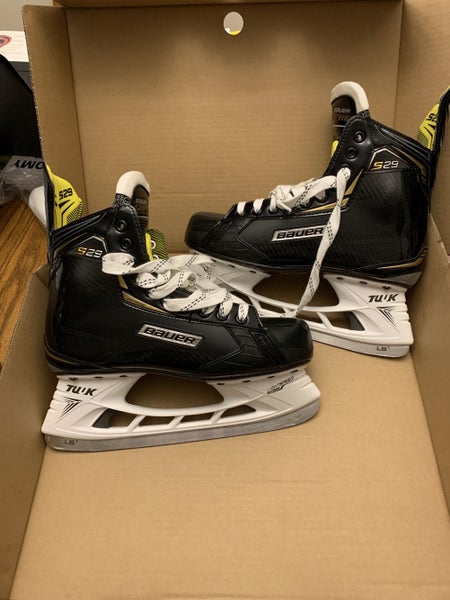 Senior Bauer Regular Width Pro Stock Size 9.5 Supreme S29 Hockey Skates