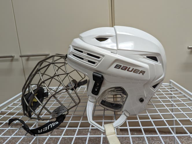 Like New Bauer Re-Akt 200 Helmet Medium