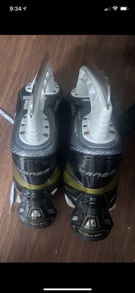 Senior Bauer Regular Width Pro Stock Size 9.5 Supreme 3S Hockey Skates
