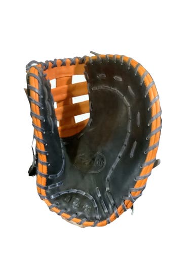 Used Wilson A 2000 12" Baseball & Softball Fielders Gloves