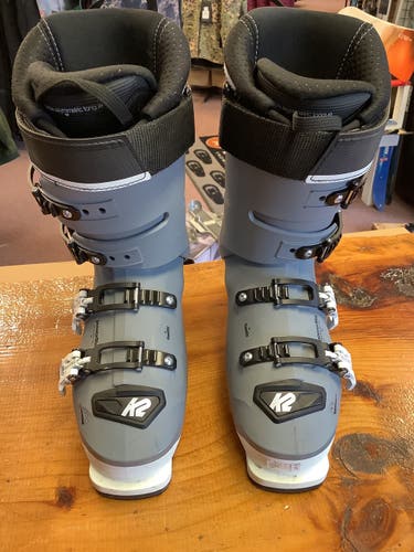 K2 Luv 80 Women’s Ski Boots - 26.5 USED