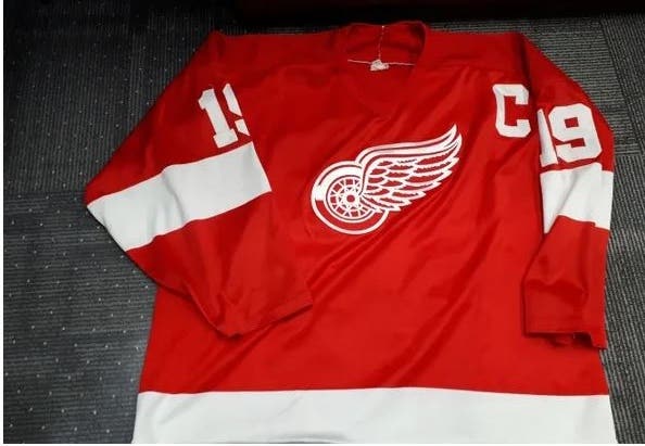 Steve Yzerman Detroit Red WIngs CCM Jersey Men's XL