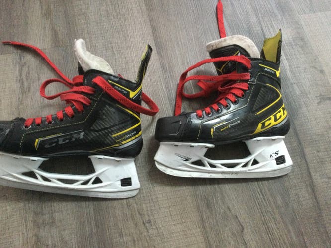 Hockey Skates Used CCM Super Tacks Regular Width Size 4