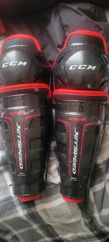 Shin Pads Used Youth CCM